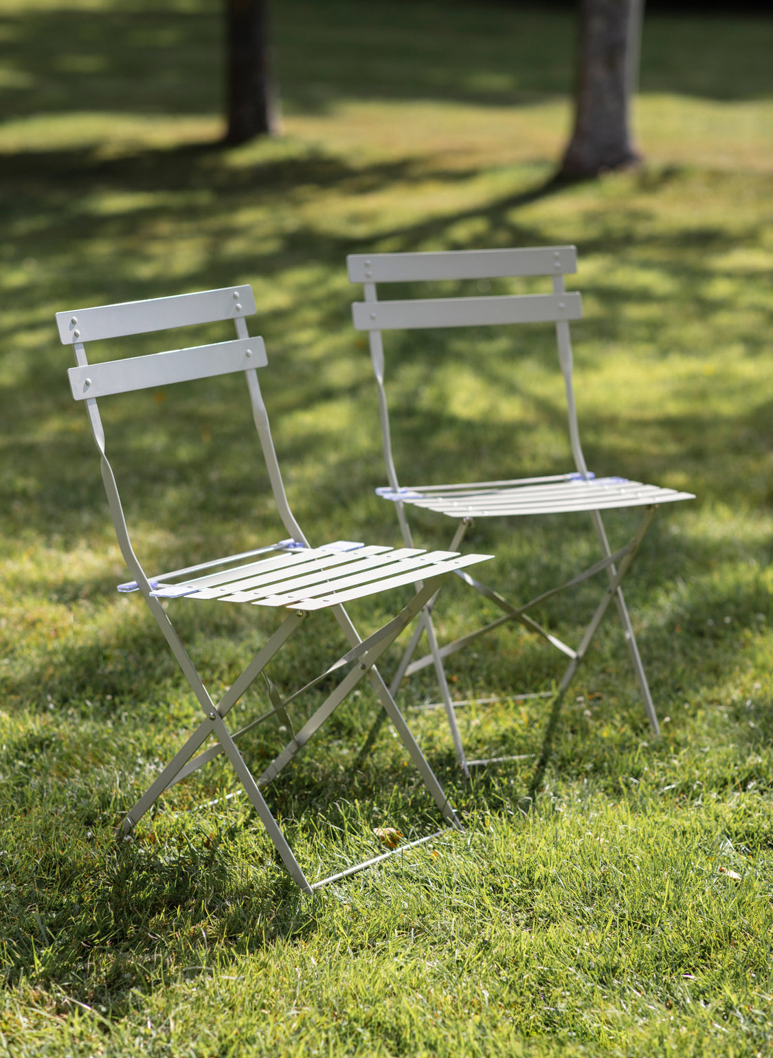 files/PairofBistroChairsinClay-Steel-BCCL02-SS21.jpg